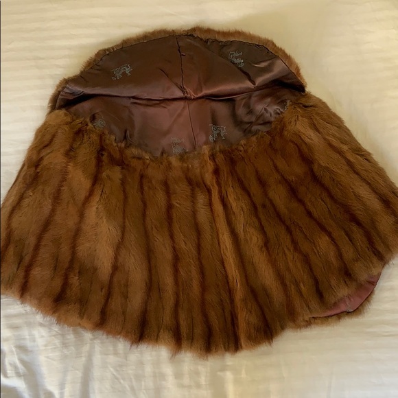 *Great Condition* Fur Capelet - Picture 10 of 10